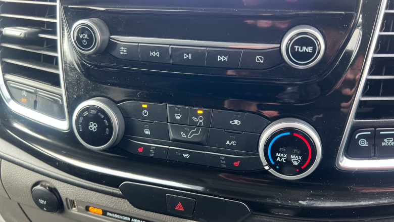 Ford Transit Custom 300 L1 Diesel Fwd 2.0 EcoBlue 130ps Low Roof D/Cab Limited Van Auto